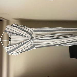 Lulu’s dress tie in front